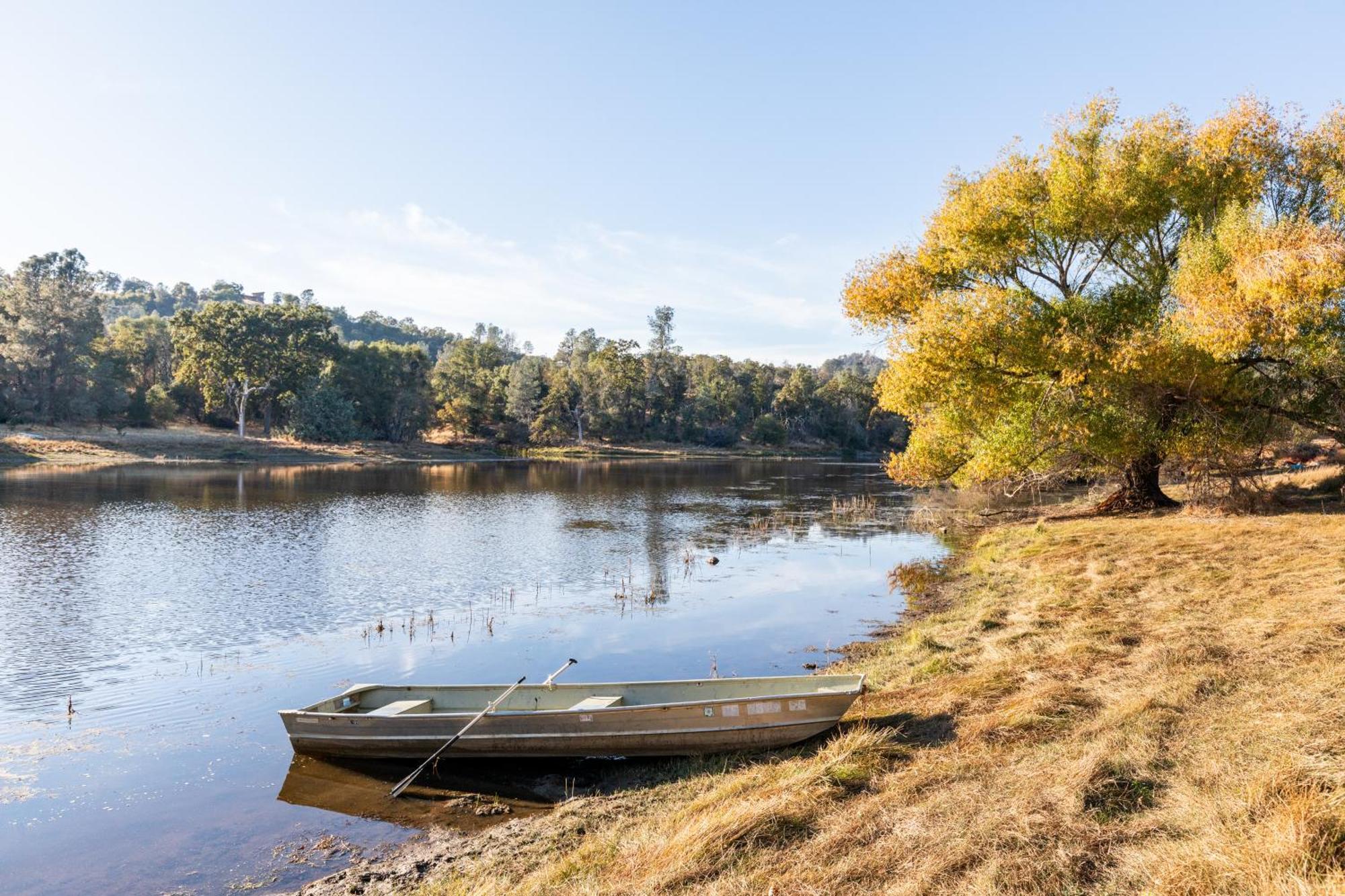 Rolling Oaks Ranch - 200 Acres Of Lakeside Beauty & Countryside Serenity Mariposa Esterno foto